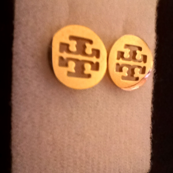 TORY BURCH DAINTY SMALL STUD EARRINGS - Picture 5 of 5